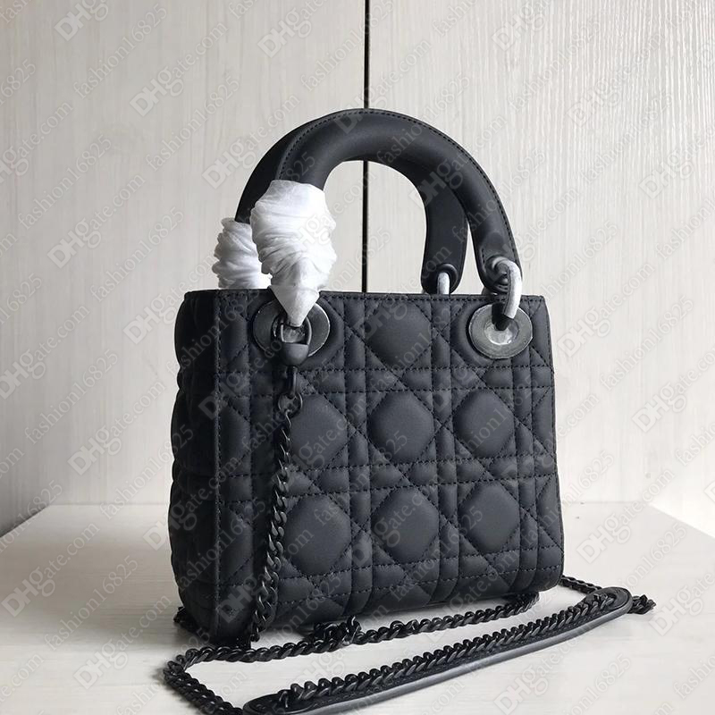Designer luxury handbag small square bag ladies classic diamond pattern high quality one-shoulder messenger bag
Designer luxury handbag small square bag ladies classic diamond pattern high quality one-shoulder messenger bag