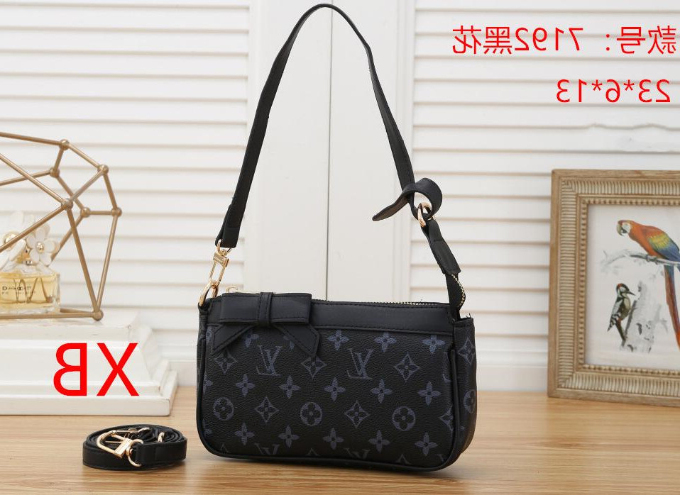 High Quality Reedition Women Shoulder Bag Handbags Luxurys Designer Crossbody Backpack Totes Half Moon Designers Purses Hobo Underarm Bags
High Quality Reedition Women Shoulder Bag Handbags Luxurys Designer Crossbody Backpack Totes Half Moon Designers Purses Hobo Underarm Bags