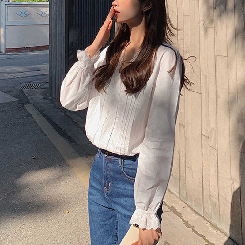 Spring Loose V-neck Women's Shirt Lace Pleated White Shirt Long Sleeve Ruffled Tops Female Cotton Blouse Women 13157 210527