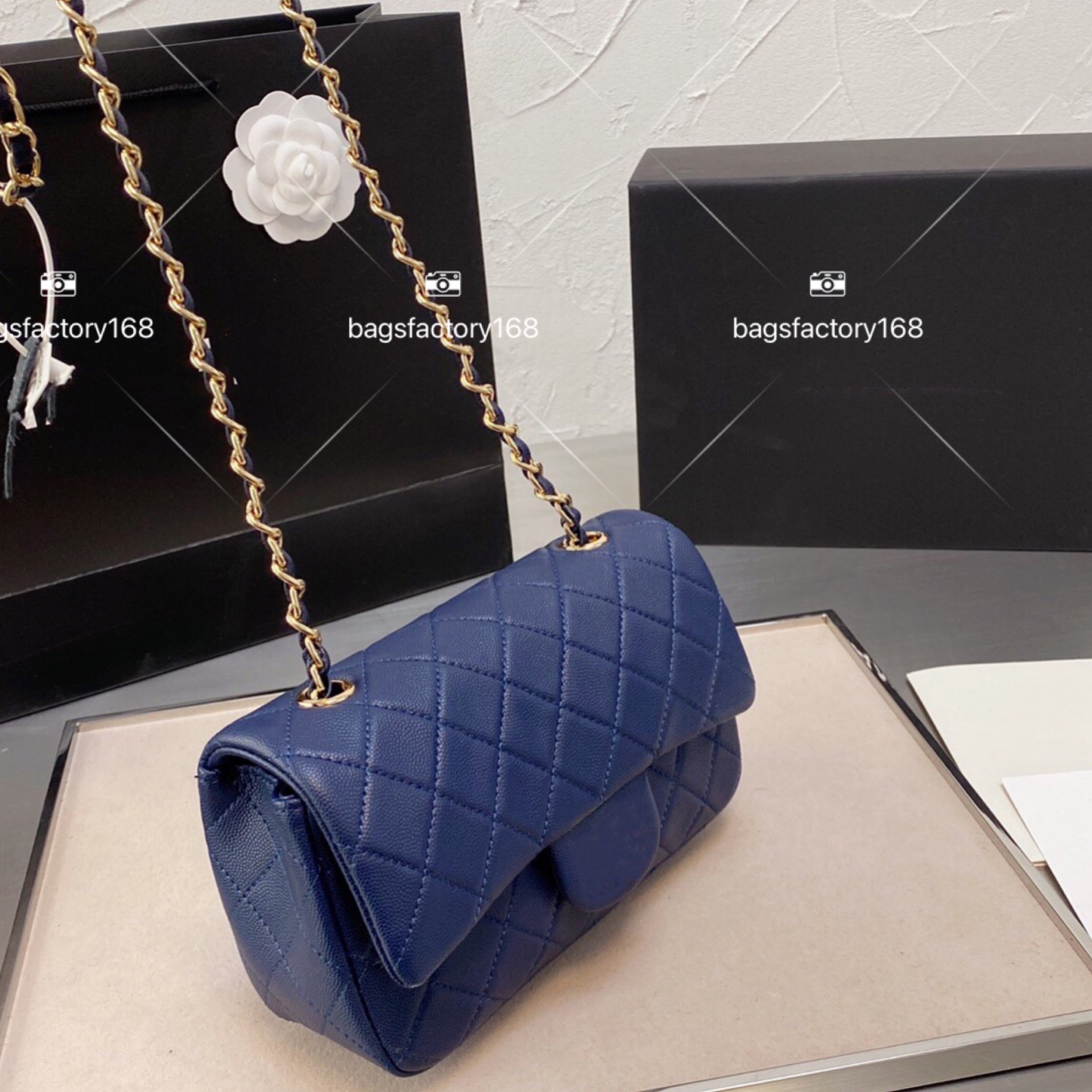 Ladies Luxury Design Caviar One Shoulder Bags Square Fat Chain with Gilt Letter Decorative Leather High Quality Banquet Slave Lady Handbag R
Ladies Luxury Design Caviar One Shoulder Bags Square Fat Chain with Gilt Letter Decorative Leather High Quality Banquet Slave Lady Handbag R