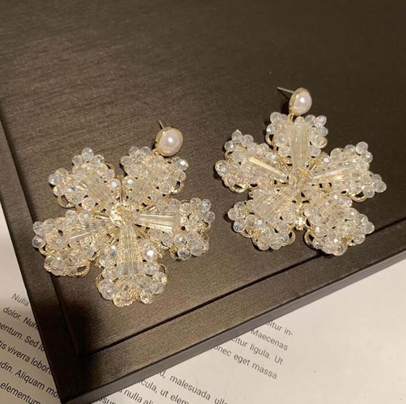 Dangle & Chandelier White Flower Personality Exaggerated Retro Baroque Transparent Petal Pearl Earrings Summer Bridal Crystal Sweet Holiday
Dangle & Chandelier White Flower Personality Exaggerated Retro Baroque Transparent Petal Pearl Earrings Summer Bridal Crystal Sweet Holiday