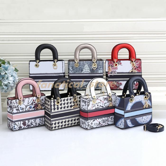 2021 Hot New fashionable luxurys shoulder bag for women Excellent quality leather designers camera bags size 20*8*17 YzK 
2021 Hot New fashionable luxurys shoulder bag for women Excellent quality leather designers camera bags size 20*8*17 YzK