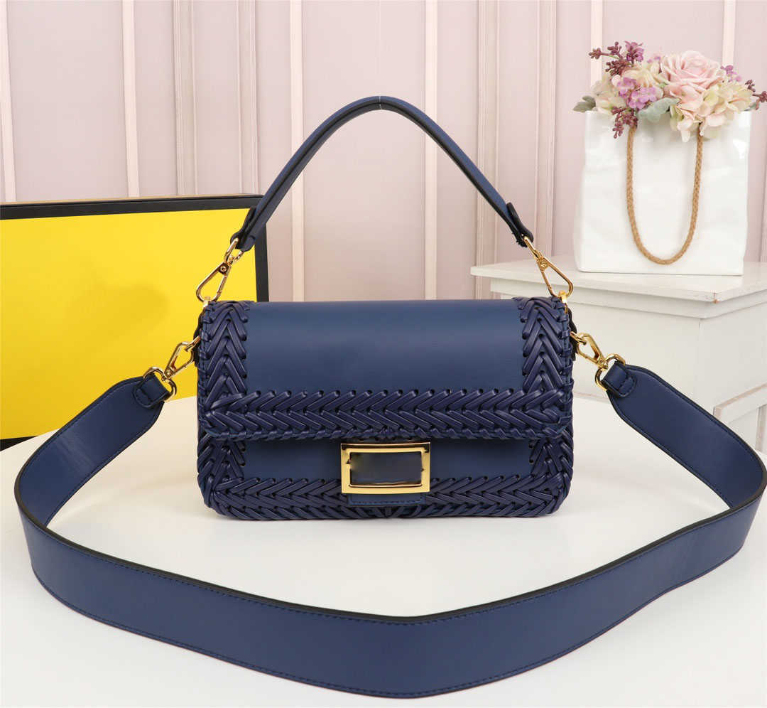 Women Luxurys designer bag Genuine Leather Small Square Shoulder Casual Fashion Classic All-match Crossbody Purse F0551
Women Luxurys designer bag Genuine Leather Small Square Shoulder Casual Fashion Classic All-match Crossbody Purse F0551