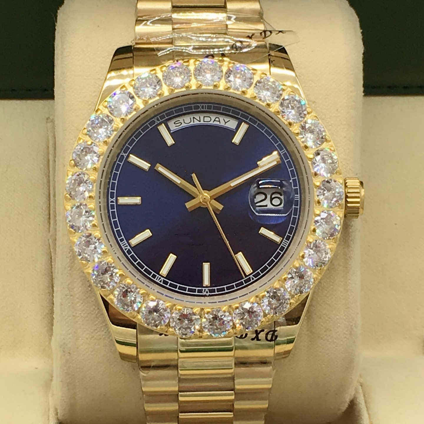 Men's automatic mechanical watch, 43mm diameter, pure hand set diamond, waterproof life, luxury fashion star's choice, Swaterproof
Men's automatic mechanical watch, 43mm diameter, pure hand set diamond, waterproof life, luxury fashion star's choice, Swaterproof