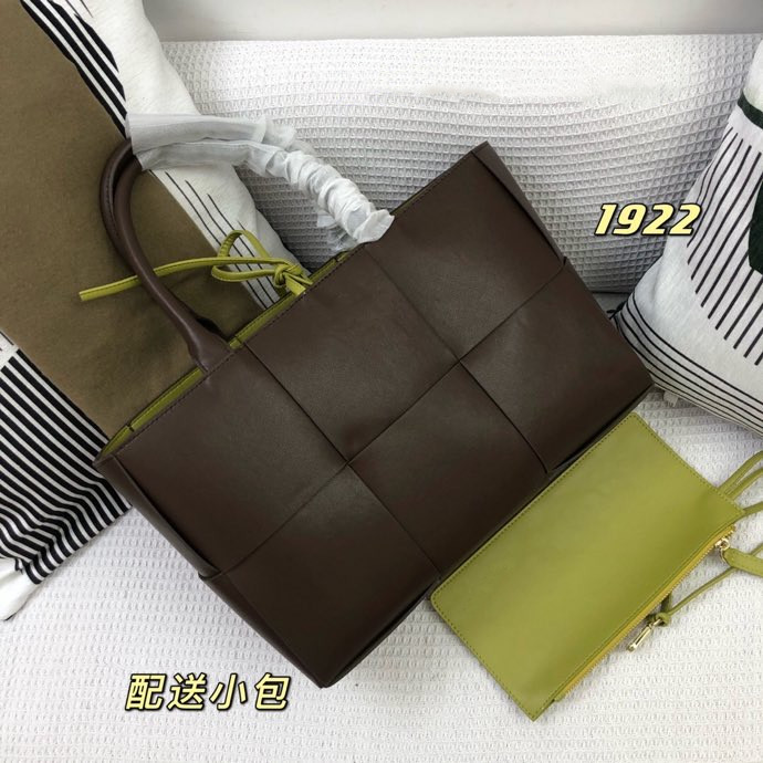 2021 women handbags crossbody messenger shoulder bags chain bag good quality pu leather purses ladies handbag 34-23-13cm, Shoebox is not sold separately
2021 women handbags crossbody messenger shoulder bags chain bag good quality pu leather purses ladies handbag 34-23-13cm, Shoebox is not sold separately