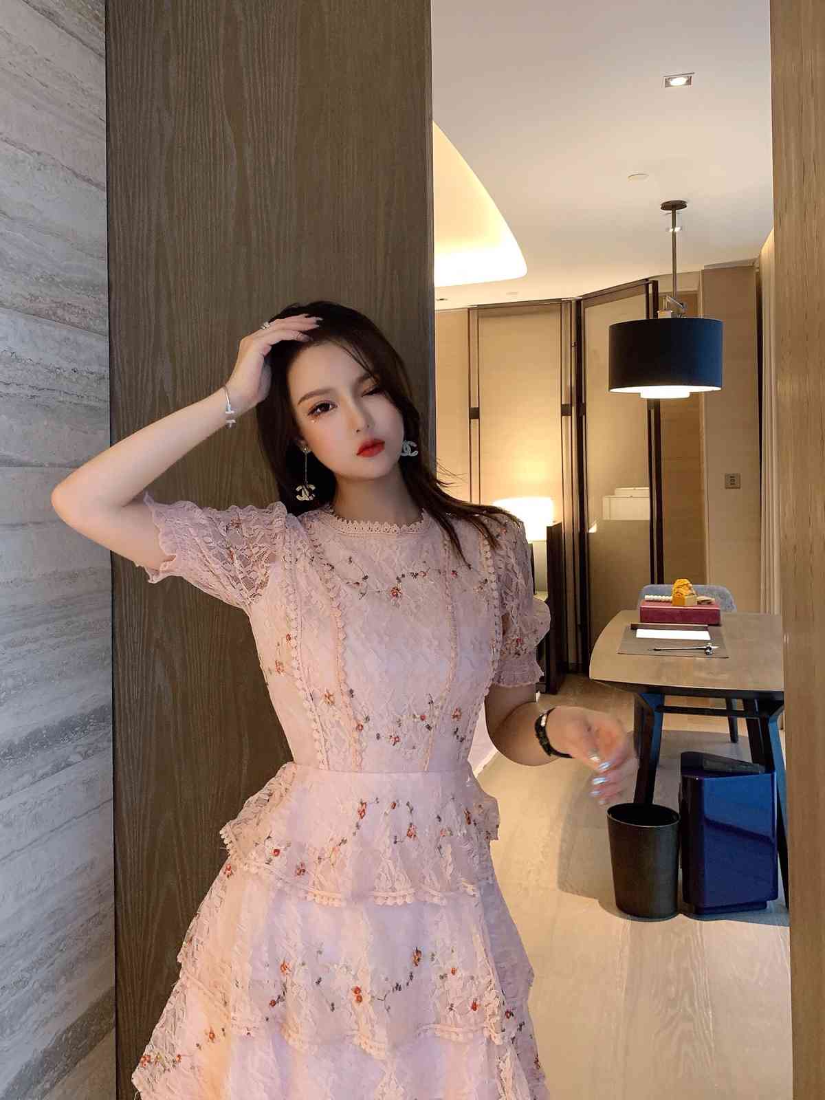 Runway Women Floral Lace Embroidery Party Dress Retro Elegant Fashion O-Neck Short Sleeve Sweet High Waist Long 210519