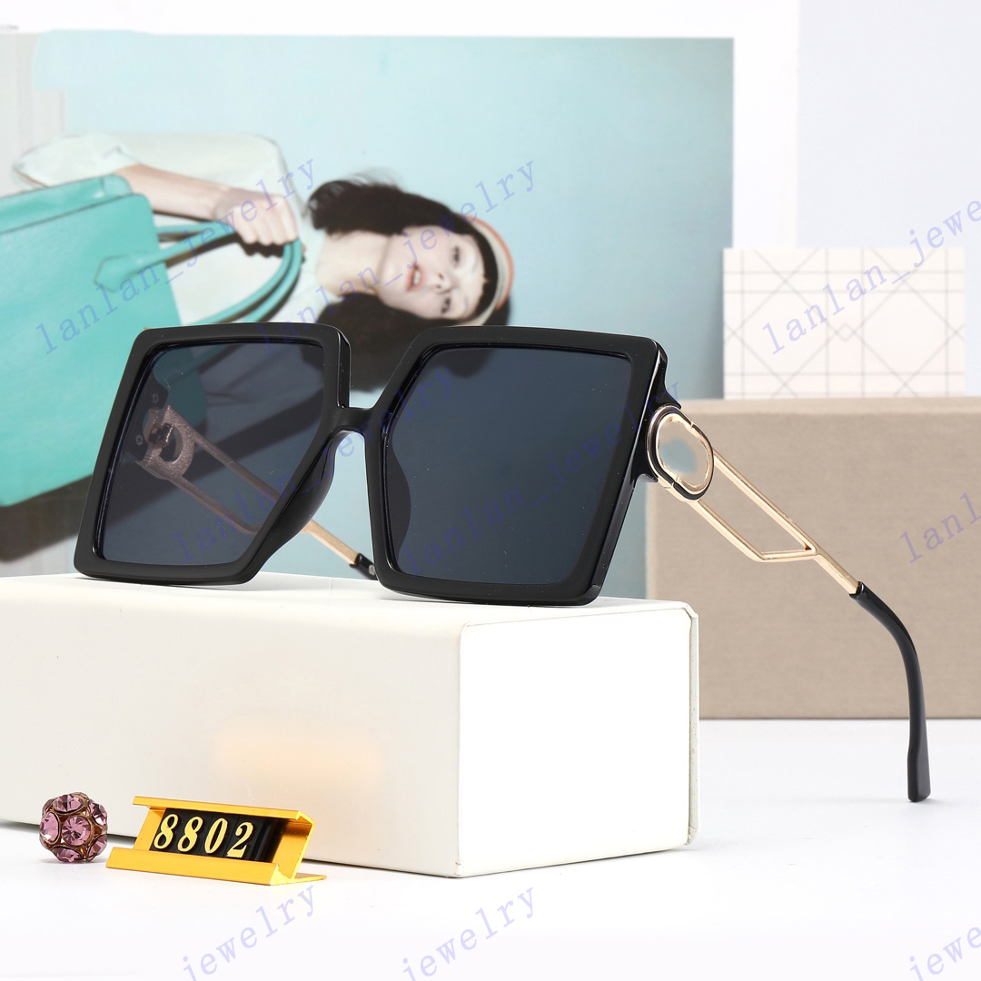 L63-8802 Designer Luxury Sunglasses Women's Sunglass Thickening Beautiful Edge Gradient Ocean Lens Series With Box, White;black
L63-8802 Designer Luxury Sunglasses Women's Sunglass Thickening Beautiful Edge Gradient Ocean Lens Series With Box, White;black