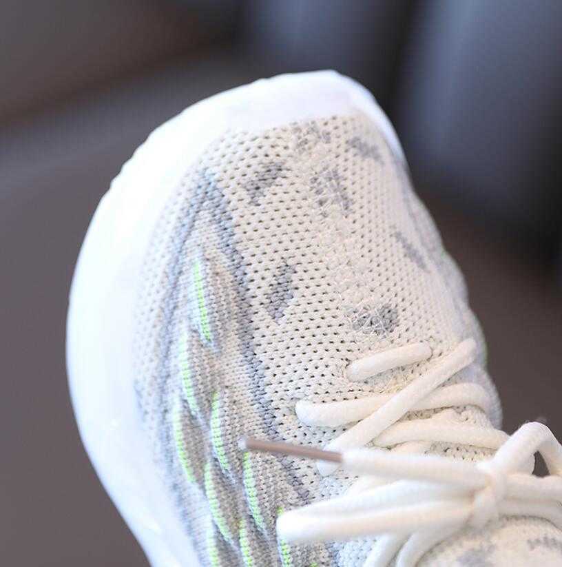 2020 New Baby Flashing Lights Sneakers Toddler Little Kid LED Sneakers Children Luminous Shoes Boys Girls Sport Running Shoes Y0809