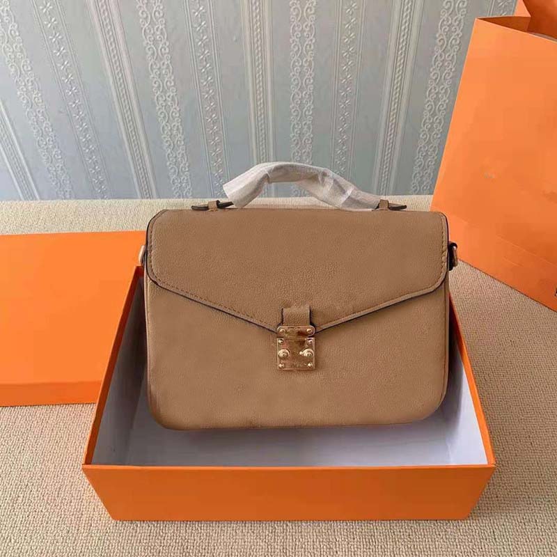 Luxurys Designers Messenger Bag Designer Crossbody Bags Women Purse 2021new Fashion Shoulder-Bags Lletter and Flower Pressed Pockets Lady Outdoor Packs
Luxurys Designers Messenger Bag Designer Crossbody Bags Women Purse 2021new Fashion Shoulder-Bags Lletter and Flower Pressed Pockets Lady Outdoor Packs