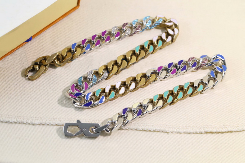 Europe America Style Men Aged Silver/gold-colour Hardware Engraved V Initials Enamelled Crystal Chain Links Patches Necklace Bracelet Sets MP2682, No original box
Europe America Style Men Aged Silver/gold-colour Hardware Engraved V Initials Enamelled Crystal Chain Links Patches Necklace Bracelet Sets MP2682, No original box