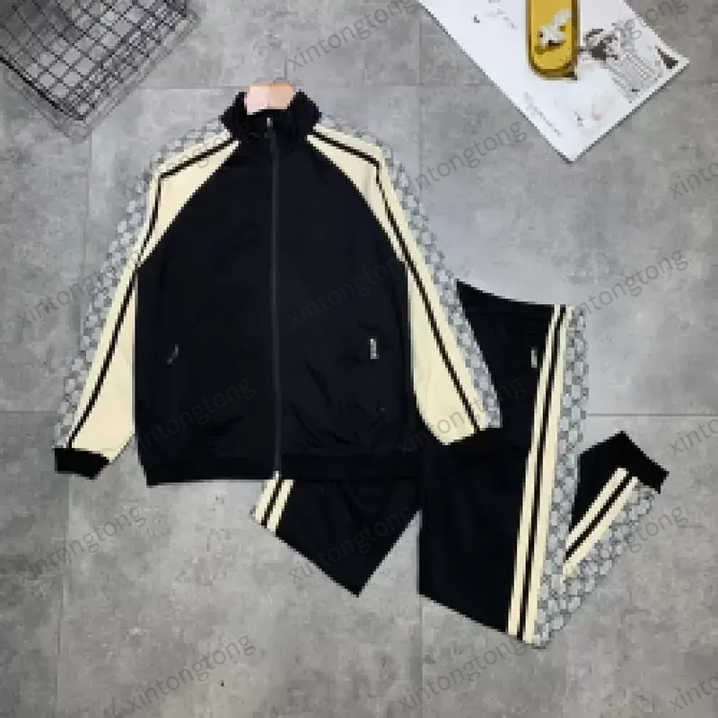 mans designers tracksuits French autumn winter fashion Side Letter printing stitching tracksuit mens designer windbreaker breathable zipper sweatshirt, Gray
mans designers tracksuits French autumn winter fashion Side Letter printing stitching tracksuit mens designer windbreaker breathable zipper sweatshirt, Gray