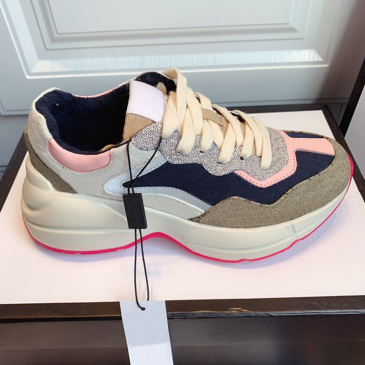 2021 lady Thick soled Casual shoe leather sneaker Letters lace-up platform Leisure women shoes fashion new Flat canvas shoes Large size, Black
2021 lady Thick soled Casual shoe leather sneaker Letters lace-up platform Leisure women shoes fashion new Flat canvas shoes Large size, Black