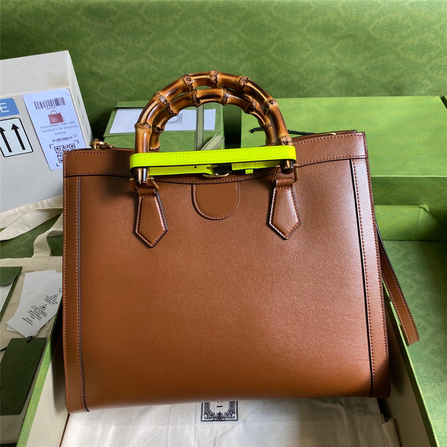 Authentic G Diana Medium Tote Men Women Travel Bags 655658 35*30*14CM Handbag Original Leather Green Brown With Original Box Dust Bag High Quality
Authentic G Diana Medium Tote Men Women Travel Bags 655658 35*30*14CM Handbag Original Leather Green Brown With Original Box Dust Bag High Quality