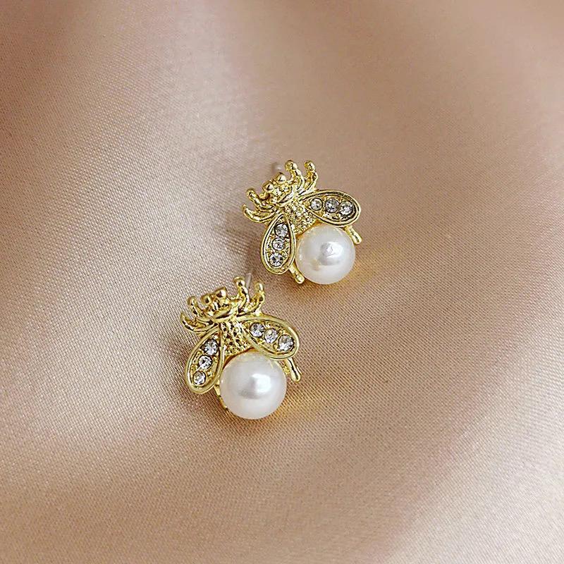 Trendy Unusual Cute Pearl Bee Earrings For Women Accessories Korean Fashion Jewelry S925 Needle Shiny Zirconia Party Gift Stud
Trendy Unusual Cute Pearl Bee Earrings For Women Accessories Korean Fashion Jewelry S925 Needle Shiny Zirconia Party Gift Stud