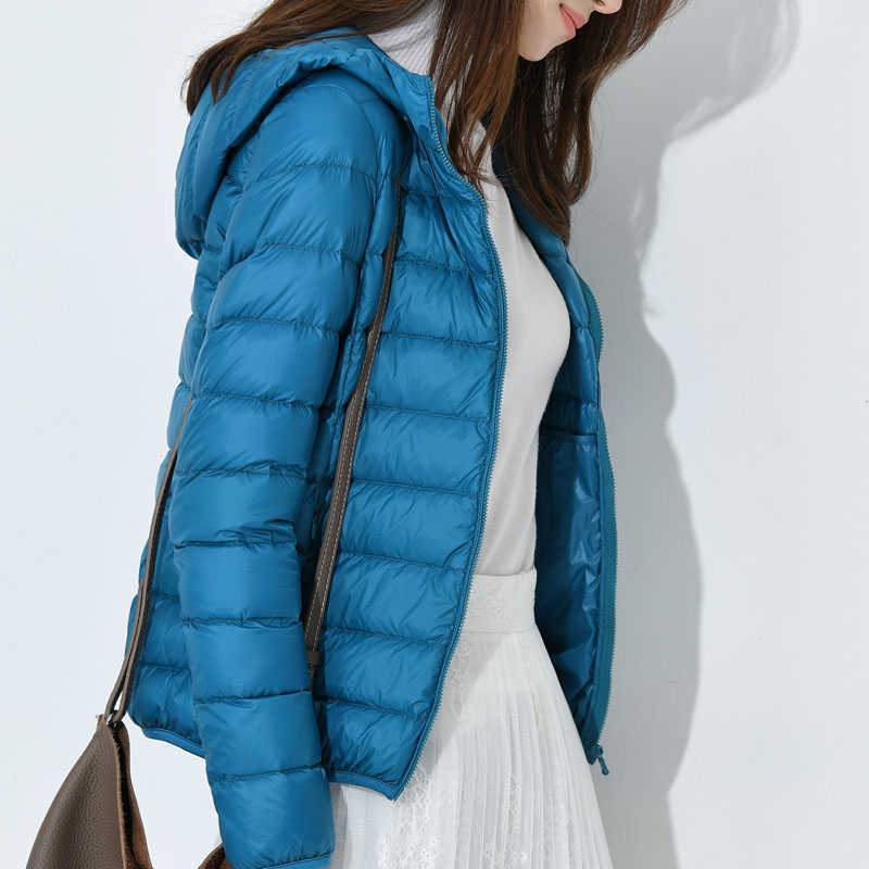 Women Ultralight Thin Down Jacket Winter White Duck Hooded Jackets Long Sleeve Warm Coat Parka Female Portable Outwear 210526
