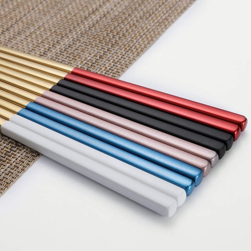 304 Korean stainless steel net red gold-plated spray painted square Portugal household Hotel anti scalding chopsticks
304 Korean stainless steel net red gold-plated spray painted square Portugal household Hotel anti scalding chopsticks