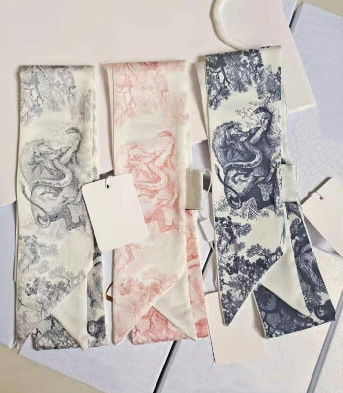 Designer designed scarf, fashion letter handbag scarf, tie, hair bundle, 100% silk material packaging size :6*120cm
Designer designed scarf, fashion letter handbag scarf, tie, hair bundle, 100% silk material packaging size :6*120cm