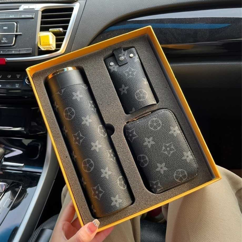 Box Packing ppcs/suit 500ML Stainless Steel Water Bottle Vacuum Insulated Thermos Thermos + Key Bag + Card Holder Purses Pouch Wallet Party Gift GW3GSH6
Box Packing ppcs/suit 500ML Stainless Steel Water Bottle Vacuum Insulated Thermos Thermos + Key Bag + Card Holder Purses Pouch Wallet Party Gift GW3GSH6