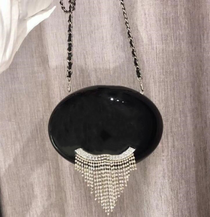 Women VIP gift bags Fashion Valuable Camellia Rhinestone fringed handbag Luxury diamond Big Logo tassels wallet
Women VIP gift bags Fashion Valuable Camellia Rhinestone fringed handbag Luxury diamond Big Logo tassels wallet