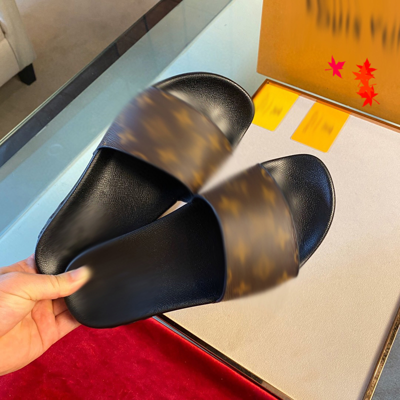2021 Designer luxurys slippers men sandals fashion beach shoes flip flops flat non-slip classical hole slipper with box size 39-45 -G240, Black
2021 Designer luxurys slippers men sandals fashion beach shoes flip flops flat non-slip classical hole slipper with box size 39-45 -G240, Black
