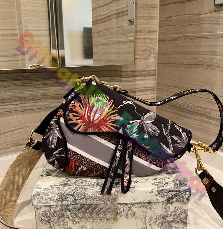 2021 high-grade Classic Saddle Bags Luxurys Designers Cross Body handbag women shoulder bag Ladies Handbags Fashionable Leather Quality Coin card purse Flap wallet, No bags
2021 high-grade Classic Saddle Bags Luxurys Designers Cross Body handbag women shoulder bag Ladies Handbags Fashionable Leather Quality Coin card purse Flap wallet, No bags