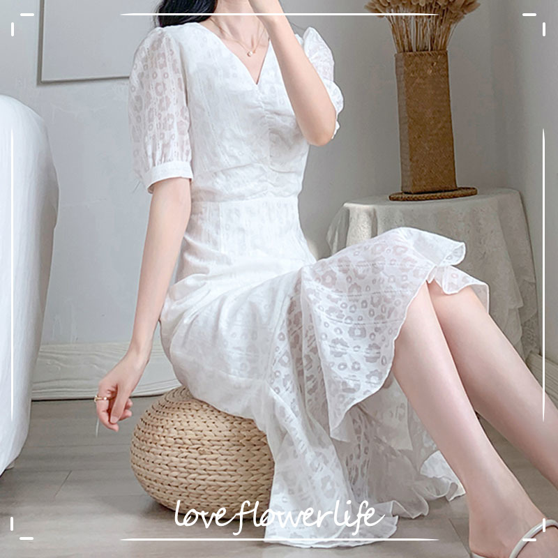 Summer Midi Dress Women Folds V-neck Dress Korean Elegant Casaual Evening Party Design Slim Fairy Dress Female 210521, White
Summer Midi Dress Women Folds V-neck Dress Korean Elegant Casaual Evening Party Design Slim Fairy Dress Female 210521, White