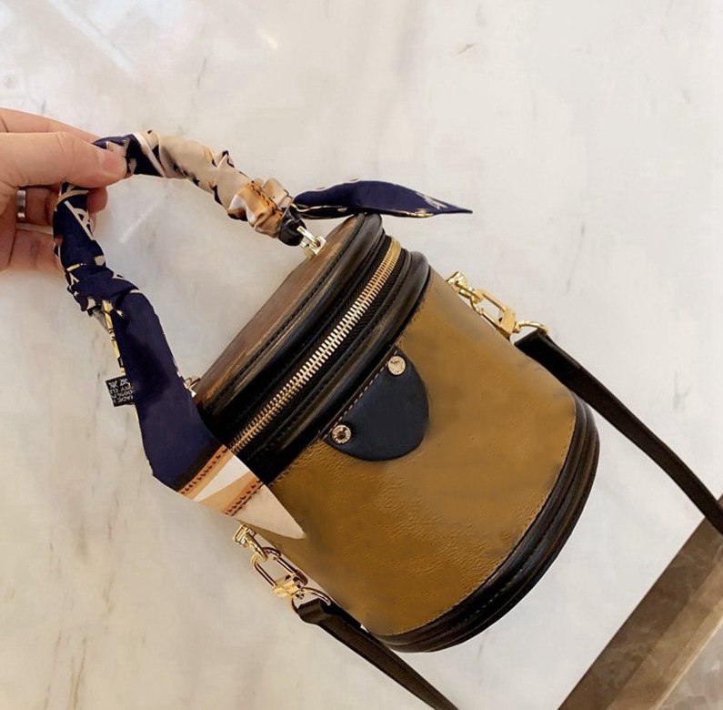 womens brand shoulder bag luxury clutch handbags purses leather handbag wallet tote women backpack bags -00620, Red;black
womens brand shoulder bag luxury clutch handbags purses leather handbag wallet tote women backpack bags -00620, Red;black