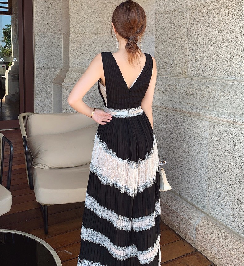 Sexy V-Neck Lace Stitching Maxi Dress Bohemian Summer Sleeveless Women High Waist Beach Pleated Long Vestidos 210519