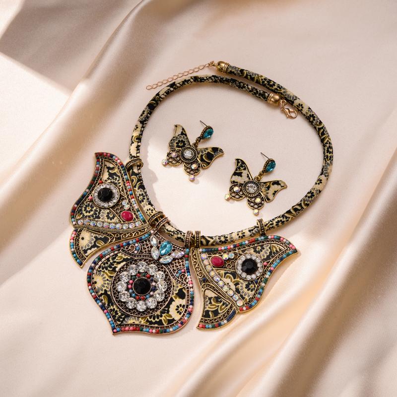 Earrings & Necklace Butterfly Statement Ethnic Women Crystal Jewelry Set Party Mangalsutra Collier Femme Mujer Collar Holiday Boho, Silver
Earrings & Necklace Butterfly Statement Ethnic Women Crystal Jewelry Set Party Mangalsutra Collier Femme Mujer Collar Holiday Boho, Silver