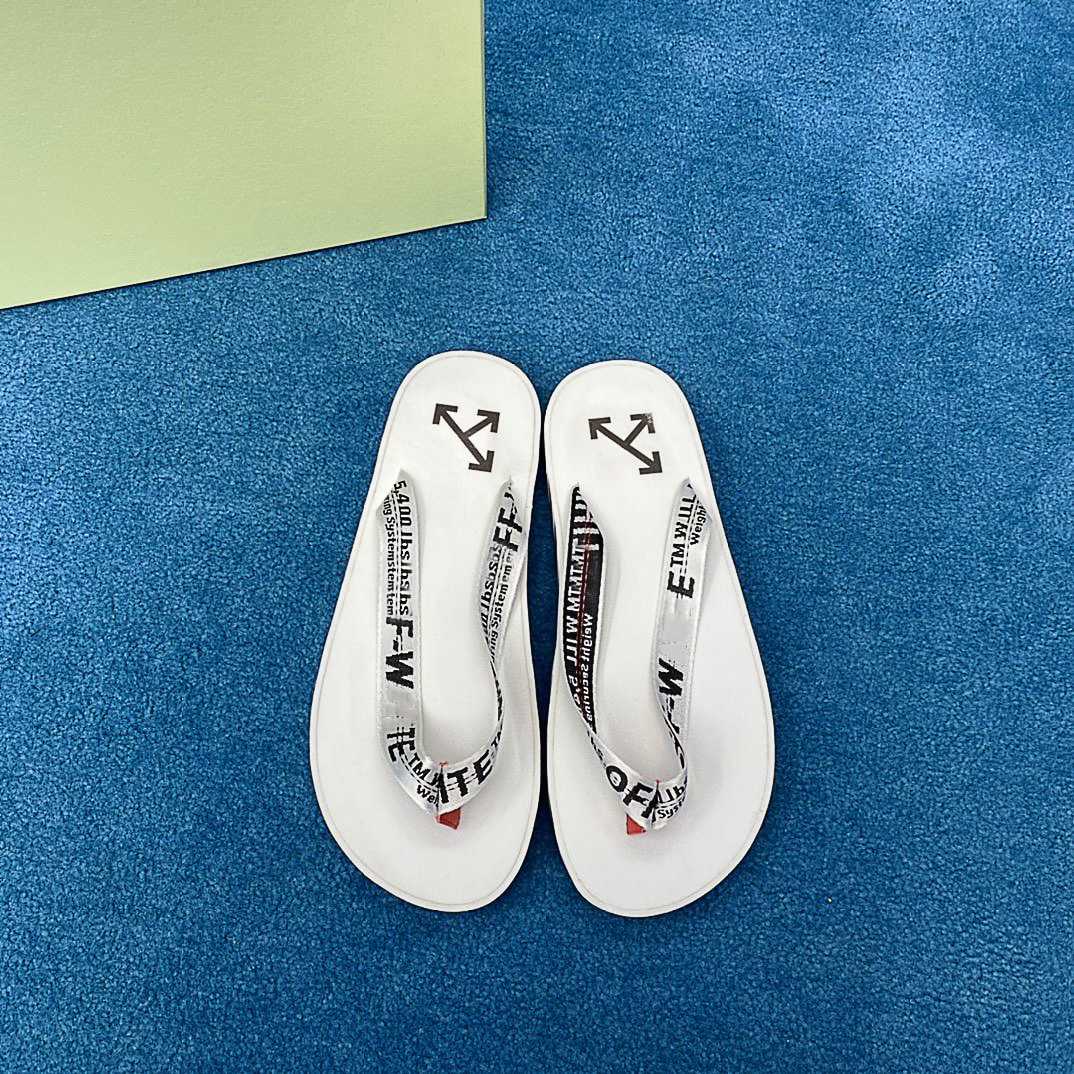 2021 New Fashionable summer wide sandals casual Designer brand flat comfortable men's slippers Size 38-45, Black
2021 New Fashionable summer wide sandals casual Designer brand flat comfortable men's slippers Size 38-45, Black