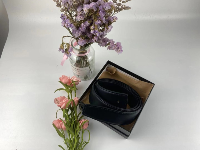 The 2021 Classic Belt is an optional two-color box with top quality for women designers, a stylish and simple match, Black
The 2021 Classic Belt is an optional two-color box with top quality for women designers, a stylish and simple match, Black