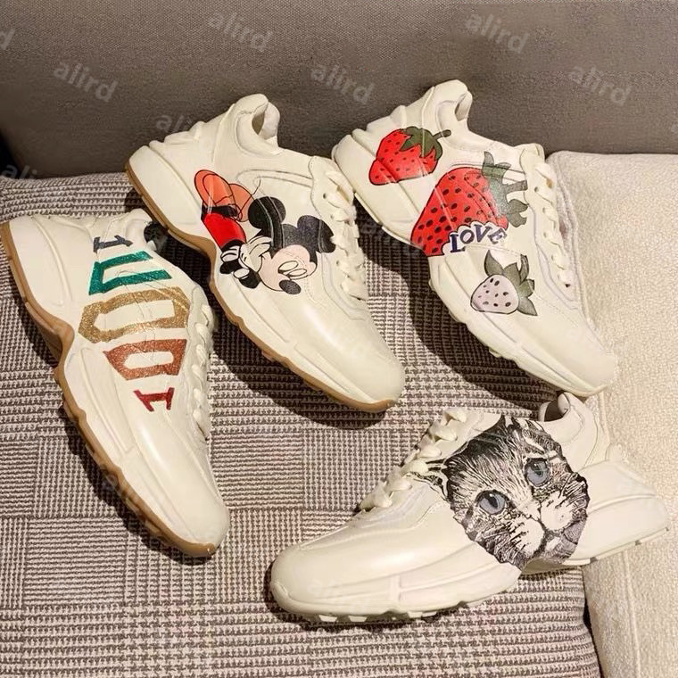 2021 Women Luxurys Designers Shoes Rhyton High Top Sneakers Trainers Men Triple S Vintage sb dunks Chaussures Ladies Espadrilles with box size 35-46, Black
2021 Women Luxurys Designers Shoes Rhyton High Top Sneakers Trainers Men Triple S Vintage sb dunks Chaussures Ladies Espadrilles with box size 35-46, Black