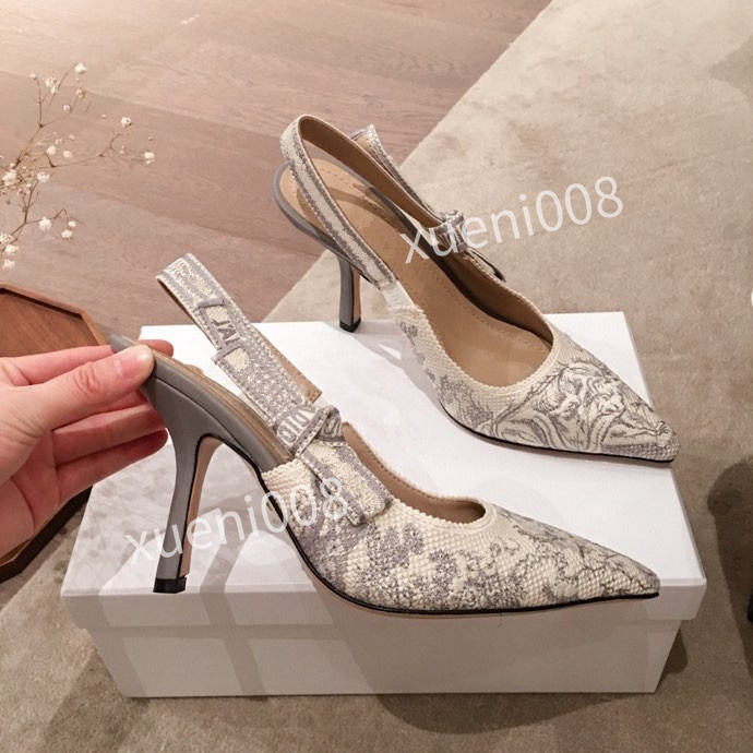 2022 Women Designer Boots Martin 35-41 Desert Boot Flamingos Love Arrow Real Leather Medal Coarse Non-Slip Winter Shoes ks200924, 07
2022 Women Designer Boots Martin 35-41 Desert Boot Flamingos Love Arrow Real Leather Medal Coarse Non-Slip Winter Shoes ks200924, 07