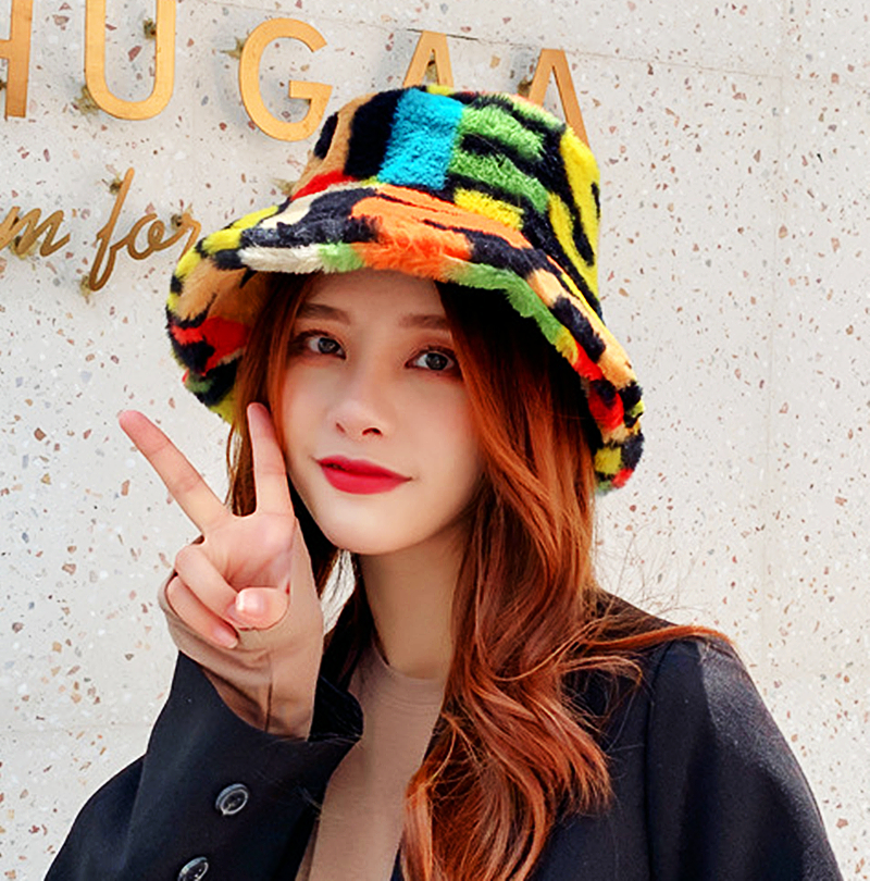 FOXMOTHER Outdoor Multicolor Rainbow Faux Fur Letter Pattern Bucket Hats Women Winter Soft Warm Gorros Mujer, Customize
FOXMOTHER Outdoor Multicolor Rainbow Faux Fur Letter Pattern Bucket Hats Women Winter Soft Warm Gorros Mujer, Customize