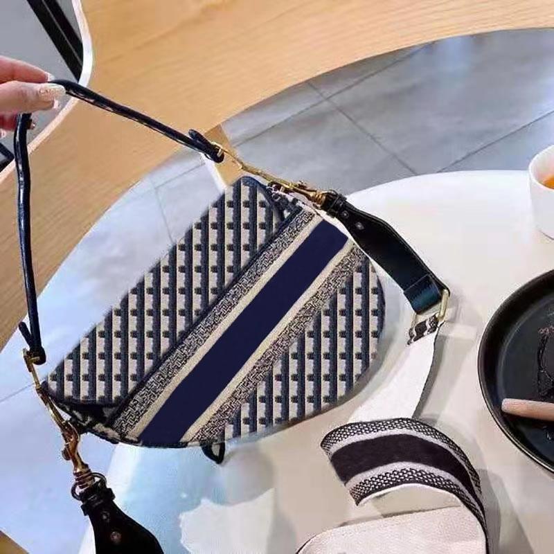 2021 woman luxury designers famous ladies bag retro high quality messenger handbag star celebrity inspiration embroidery shoulder Leather Hardware, ``
2021 woman luxury designers famous ladies bag retro high quality messenger handbag star celebrity inspiration embroidery shoulder Leather Hardware, ``