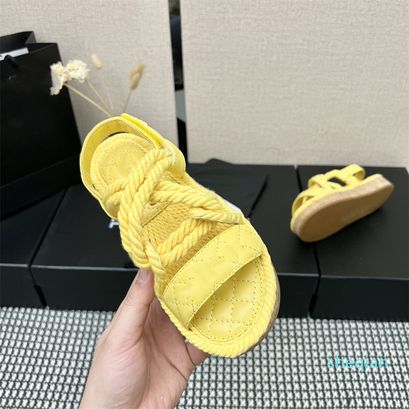 designer Sandals Summer Fashion Slippers Thick Bottom Chunky Rubber Slides Platform Alphabet Lady Bright leather, 01
designer Sandals Summer Fashion Slippers Thick Bottom Chunky Rubber Slides Platform Alphabet Lady Bright leather, 01