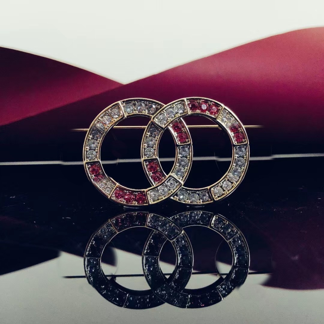 hot brand brooch jewelry brass gold plated Luxury advanced retro brooches for designer high quality 5A crystal party classic style Pins exquisite gift
hot brand brooch jewelry brass gold plated Luxury advanced retro brooches for designer high quality 5A crystal party classic style Pins exquisite gift