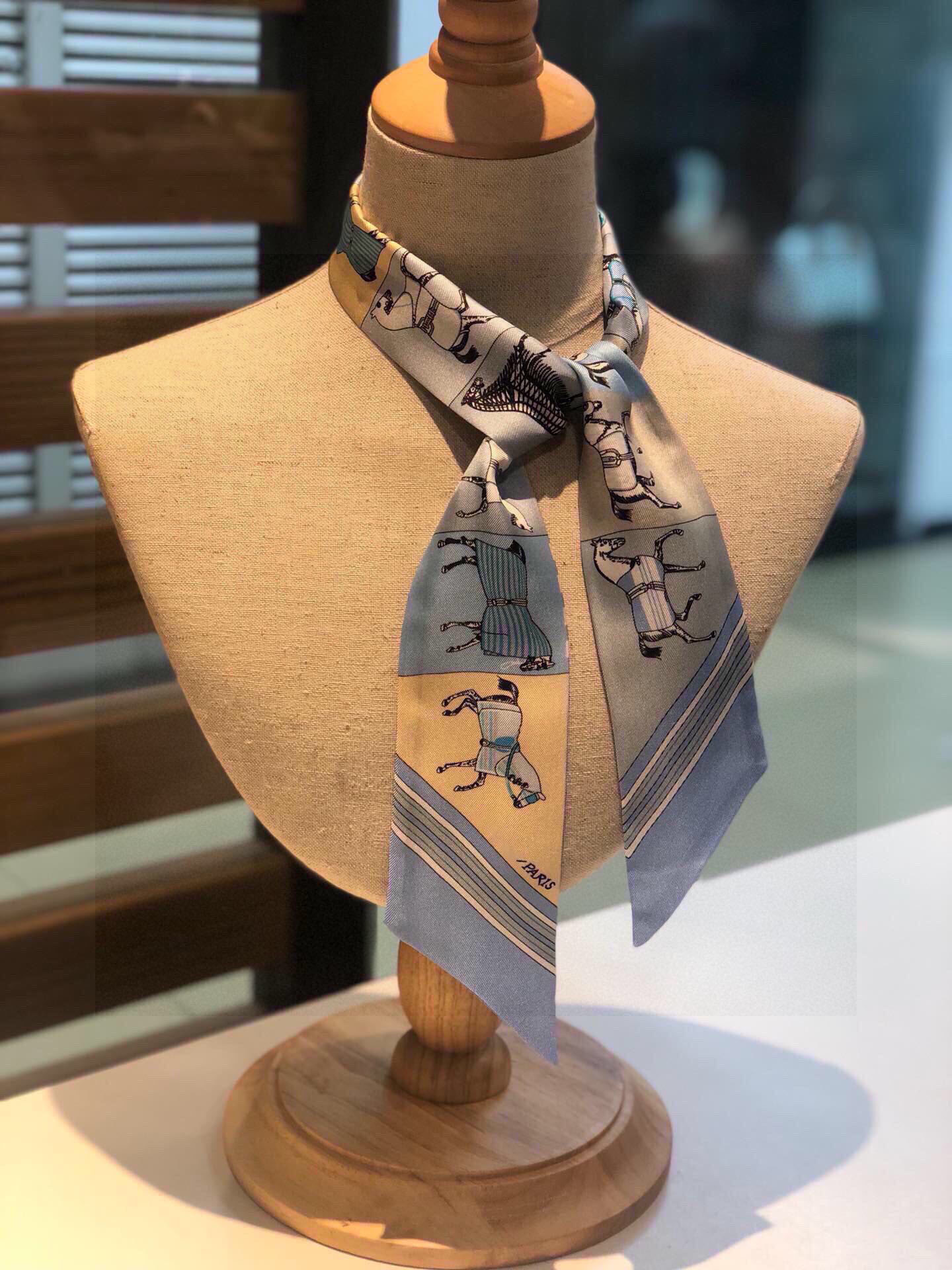 Bandanas Ladies All- Fashionable Headscarf Scarf Fabric 100% Mulberry Silk Printed Belt Hand Strap
Bandanas Ladies All- Fashionable Headscarf Scarf Fabric 100% Mulberry Silk Printed Belt Hand Strap