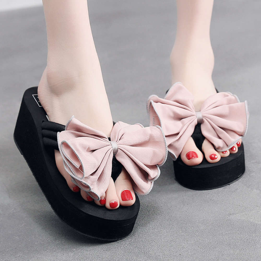 High heeled 11cm flip flop women's splint summer cool slippers across the South thick soled slope heel beach shoes new style, Black
High heeled 11cm flip flop women's splint summer cool slippers across the South thick soled slope heel beach shoes new style, Black