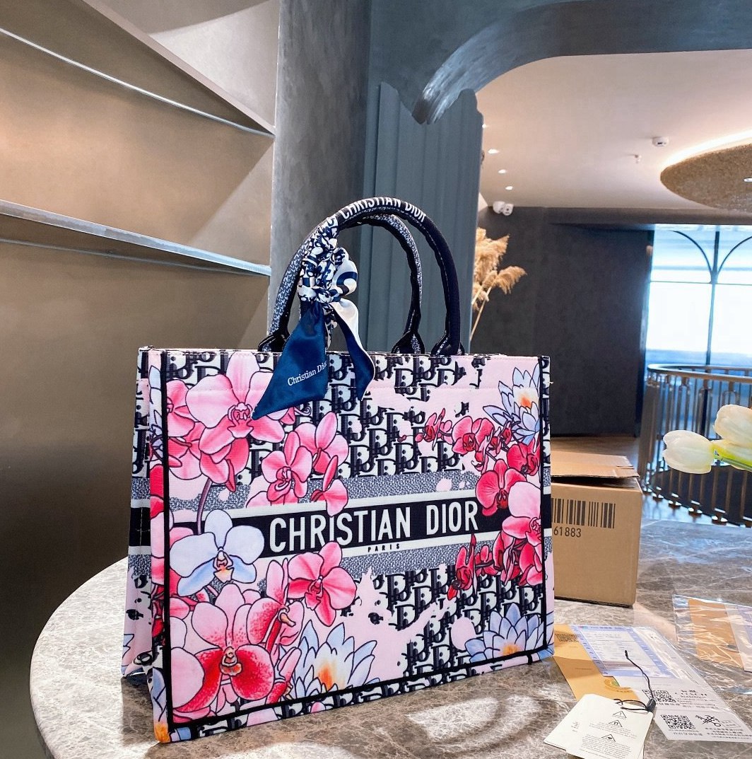 The Designers 2021 Soft Leather Women Handbag Capacity Tote Bags Fashion Makeup Luxurys Brang Logo Bag -D1304, E-d1304
The Designers 2021 Soft Leather Women Handbag Capacity Tote Bags Fashion Makeup Luxurys Brang Logo Bag -D1304, E-d1304