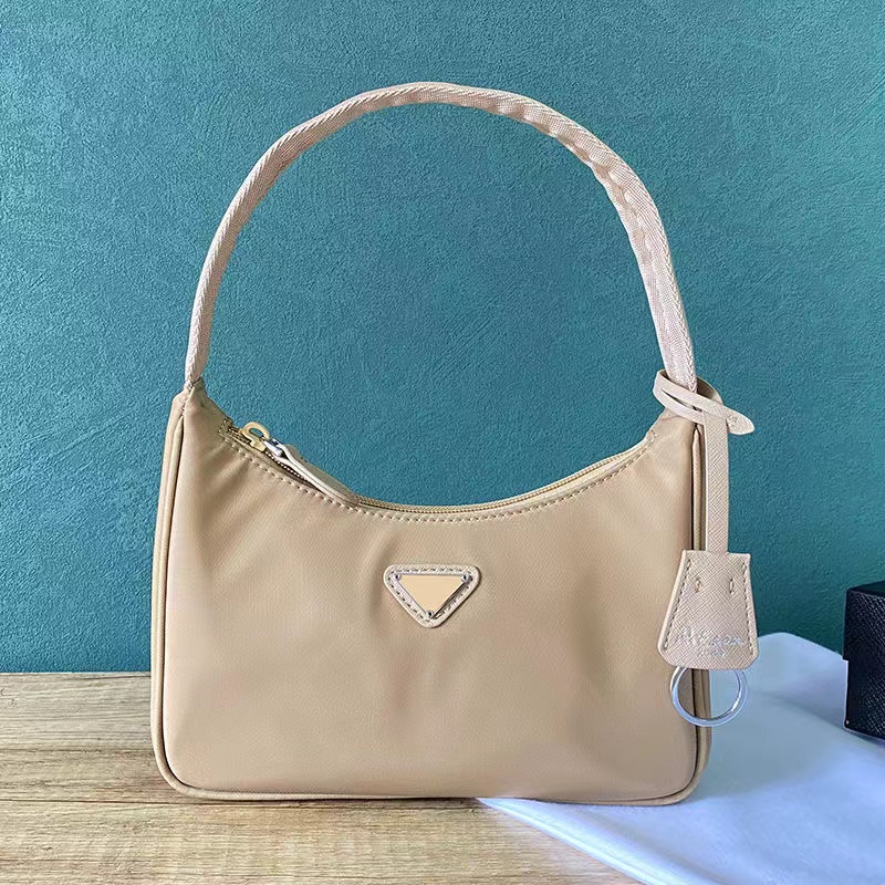 2022 quality Designer hobo shoulder bag for womenMessenger promotion Chest pack lady Tote chains handbags presbyopic purse bags vintage handbag foumas, 22*17*6cm
2022 quality Designer hobo shoulder bag for womenMessenger promotion Chest pack lady Tote chains handbags presbyopic purse bags vintage handbag foumas, 22*17*6cm