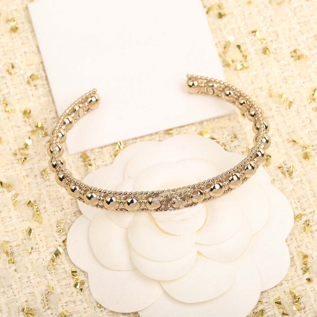 2022 Top quality charm bangle opened bracelet with smooth ball beads for women wedding jewelry gift have box stamp PS7181
2022 Top quality charm bangle opened bracelet with smooth ball beads for women wedding jewelry gift have box stamp PS7181