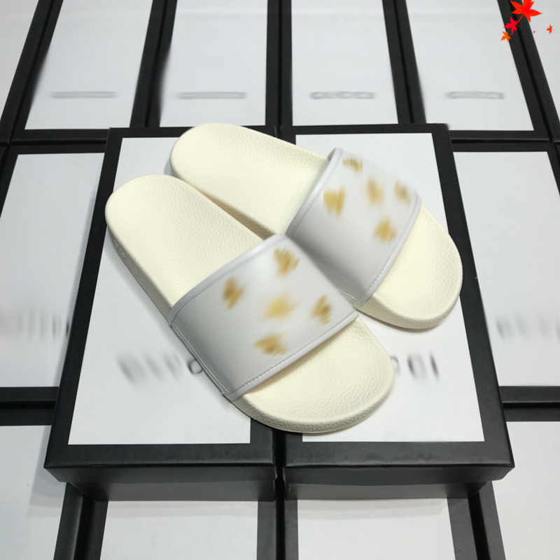 2021 Designer luxurys slippers men sandals fashion beach shoes flip flops flat non-slip classical hole slipper with box size 39-45 -G197, White
2021 Designer luxurys slippers men sandals fashion beach shoes flip flops flat non-slip classical hole slipper with box size 39-45 -G197, White