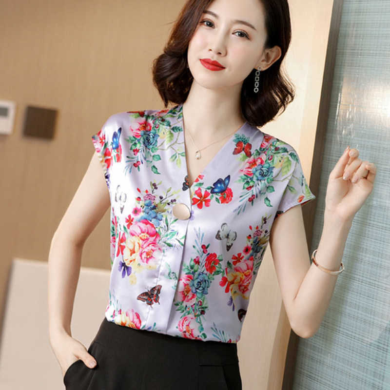 Korean Silk Women Blouses Satin Shirt Woman Print Blouse Top Plus Size V Neck Blusas Femininas Elegante 210604, Pink
Korean Silk Women Blouses Satin Shirt Woman Print Blouse Top Plus Size V Neck Blusas Femininas Elegante 210604, Pink