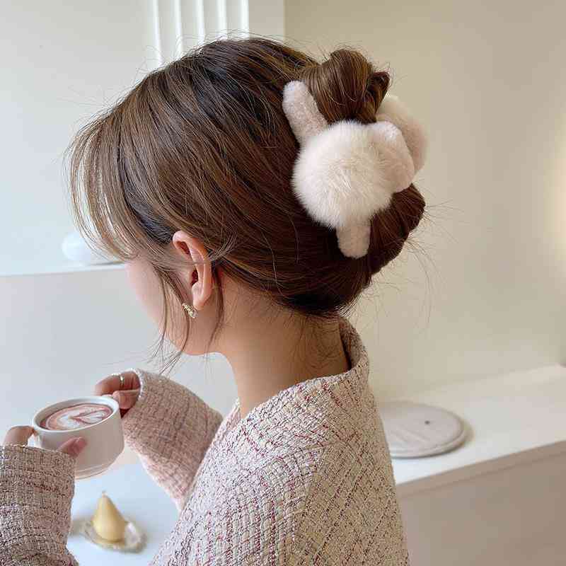 Hair Accessories Soft Cute Ball ~ Elegant and Lovely Plush pin Large Dish Catch Clip at the Back of Head Female Autumn Winter Net Red Shark