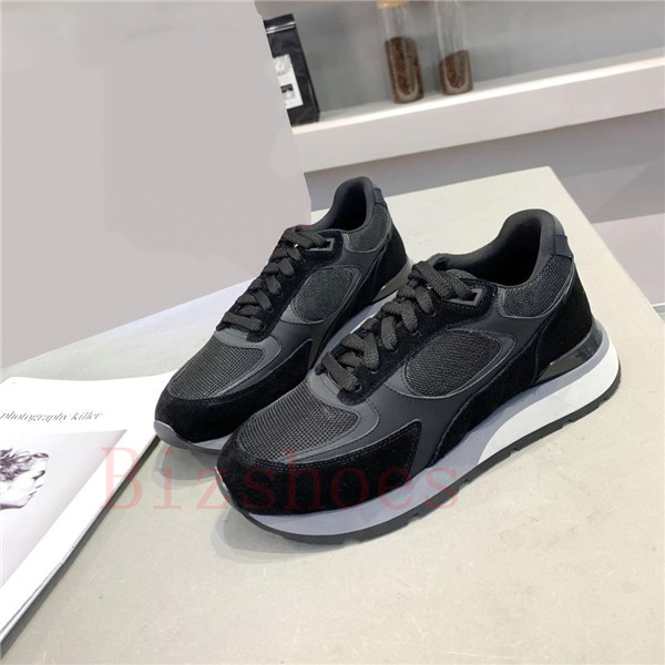 Run Away Sneaker white classic Runner shoe Reflective suede calf leather canvas Luxurys Shoes Designer Sneakers, 01
Run Away Sneaker white classic Runner shoe Reflective suede calf leather canvas Luxurys Shoes Designer Sneakers, 01
