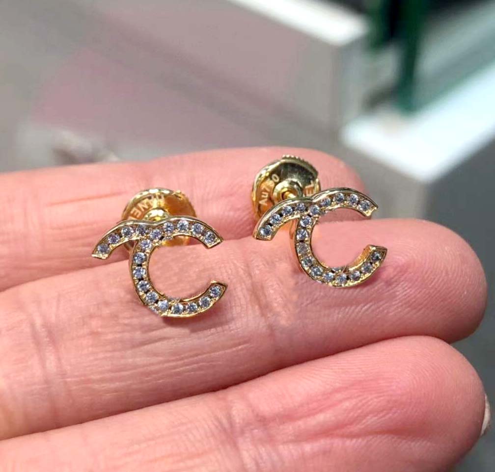 2021 Fashion style Top quality stud earring with daimond in three colors plated for women wedding jewelry gift have box stamp PS3173
2021 Fashion style Top quality stud earring with daimond in three colors plated for women wedding jewelry gift have box stamp PS3173