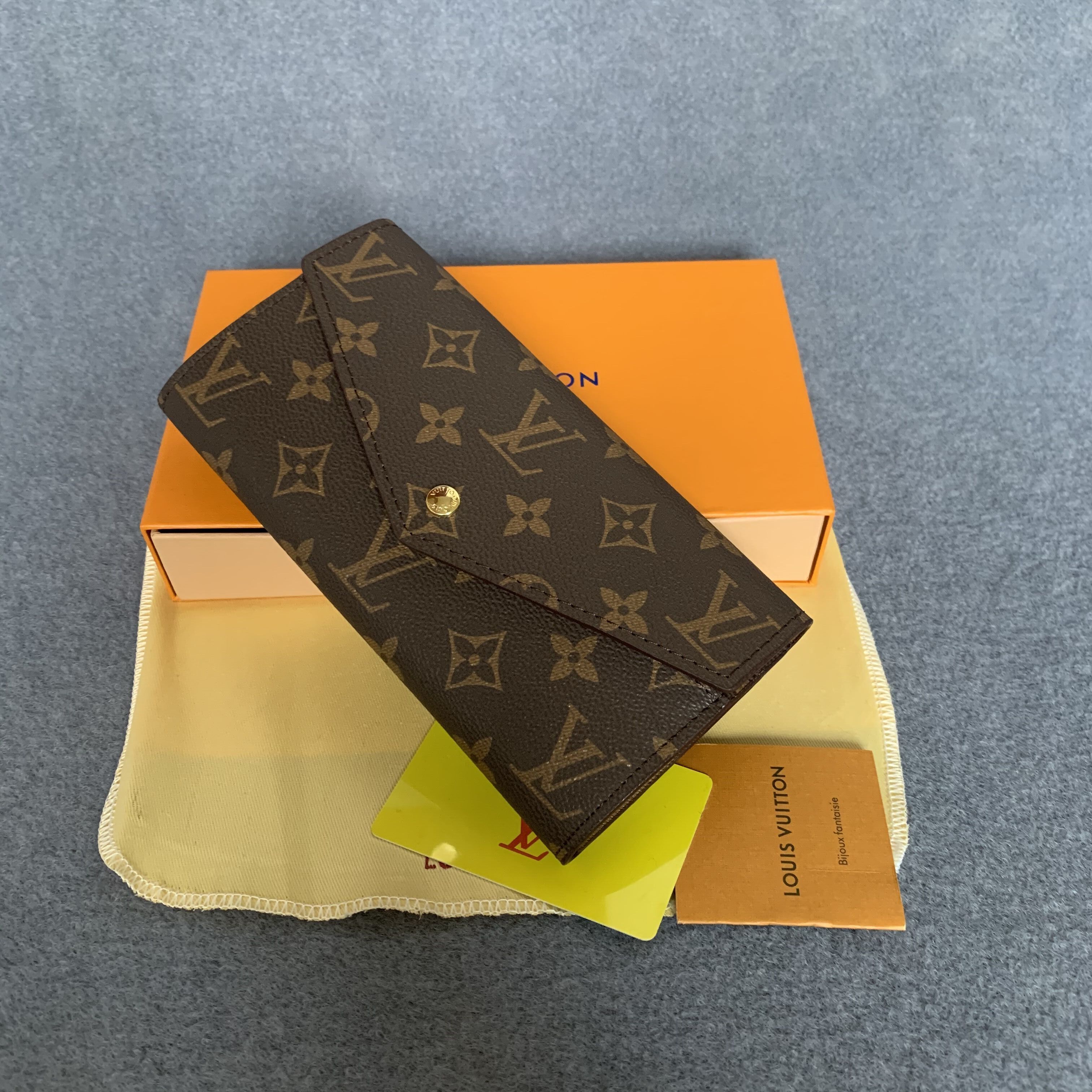 Lv LOUIS BAG VITTON Fashion Single Zipper Designer Men Women Wallet Lady Ladies Long Purse With Orange Box, Red;black
Lv LOUIS BAG VITTON Fashion Single Zipper Designer Men Women Wallet Lady Ladies Long Purse With Orange Box, Red;black