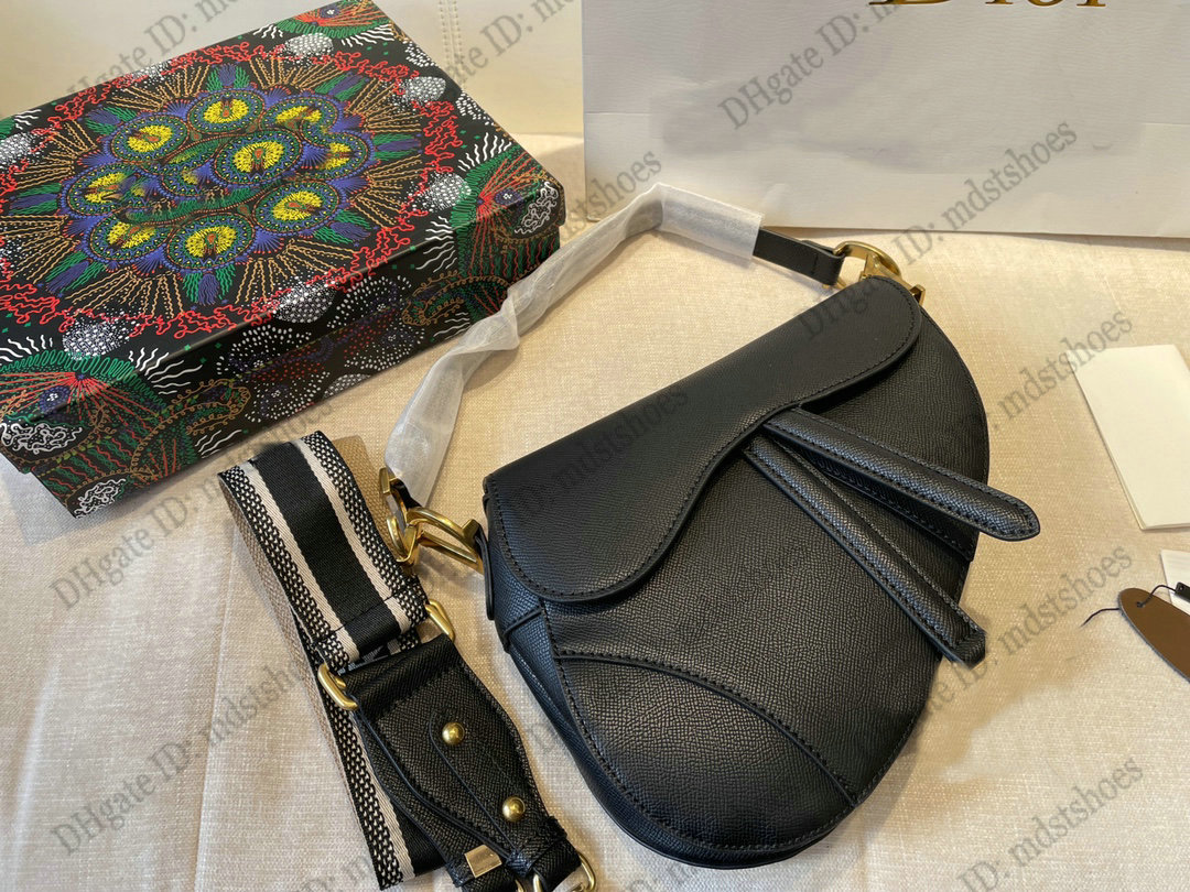 Oblique Vintage Saddle Bag Leather Medium Flap Grained Calfskin Shoulder Bag Womens Designer Handbag Cross Body Luxurys Handle Bags
Oblique Vintage Saddle Bag Leather Medium Flap Grained Calfskin Shoulder Bag Womens Designer Handbag Cross Body Luxurys Handle Bags