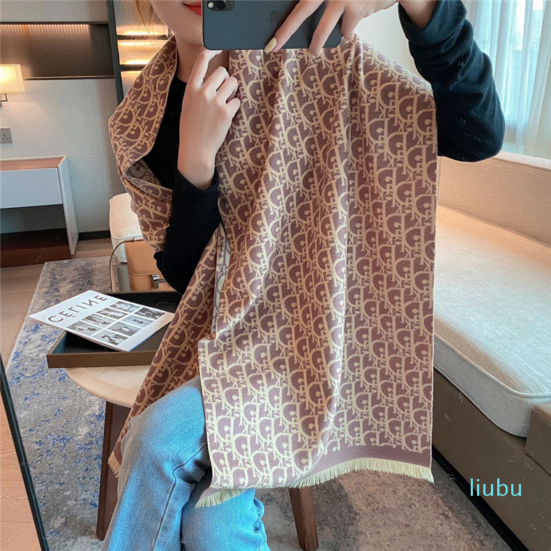 Cashmere Like Scarf Women In Winter Versatile Double-sided Plaid Shawl for Students Long Thickened Warm 180x40cm
Cashmere Like Scarf Women In Winter Versatile Double-sided Plaid Shawl for Students Long Thickened Warm 180x40cm